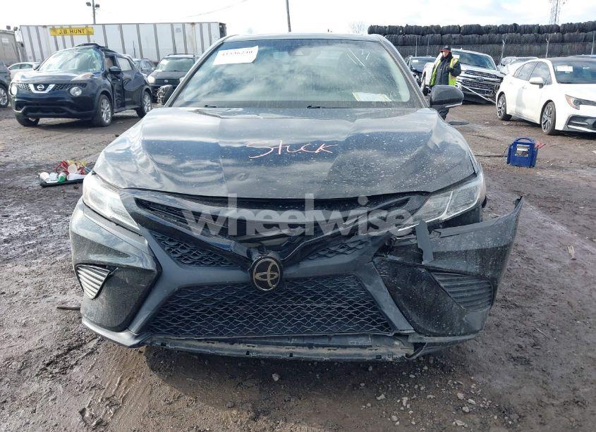 Photo 6 of 2018 Toyota Camry SE (VIN 4T1B11HK5JU649736)