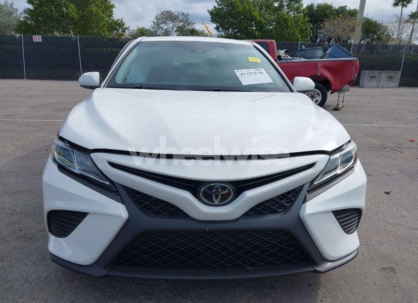 Photo 12 of 2018 Toyota Camry SE (VIN 4T1B11HK5JU652765)
