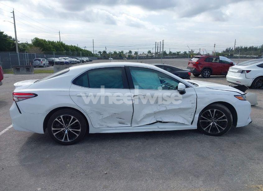Photo 13 of 2018 Toyota Camry SE (VIN 4T1B11HK5JU652765)