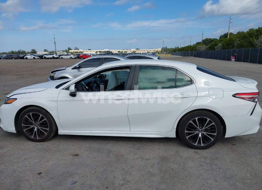 Photo 14 of 2018 Toyota Camry SE (VIN 4T1B11HK5JU652765)