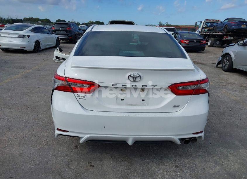 Photo 16 of 2018 Toyota Camry SE (VIN 4T1B11HK5JU652765)