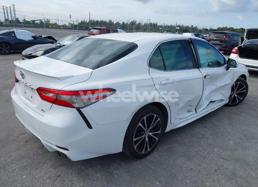 Photo 4 of 2018 Toyota Camry SE (VIN 4T1B11HK5JU652765)