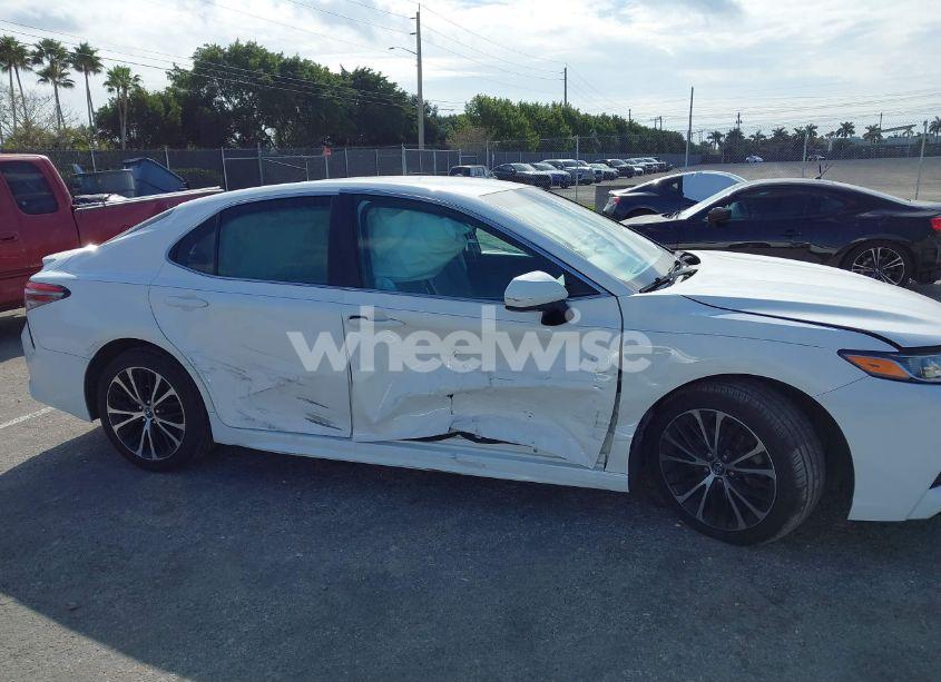 Photo 6 of 2018 Toyota Camry SE (VIN 4T1B11HK5JU652765)