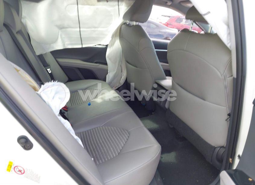 Photo 8 of 2018 Toyota Camry SE (VIN 4T1B11HK5JU652765)