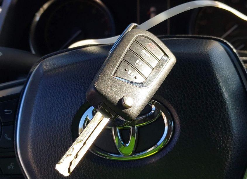 Photo 11 of 2018 Toyota Camry SE (VIN 4T1B11HK5JU669601)