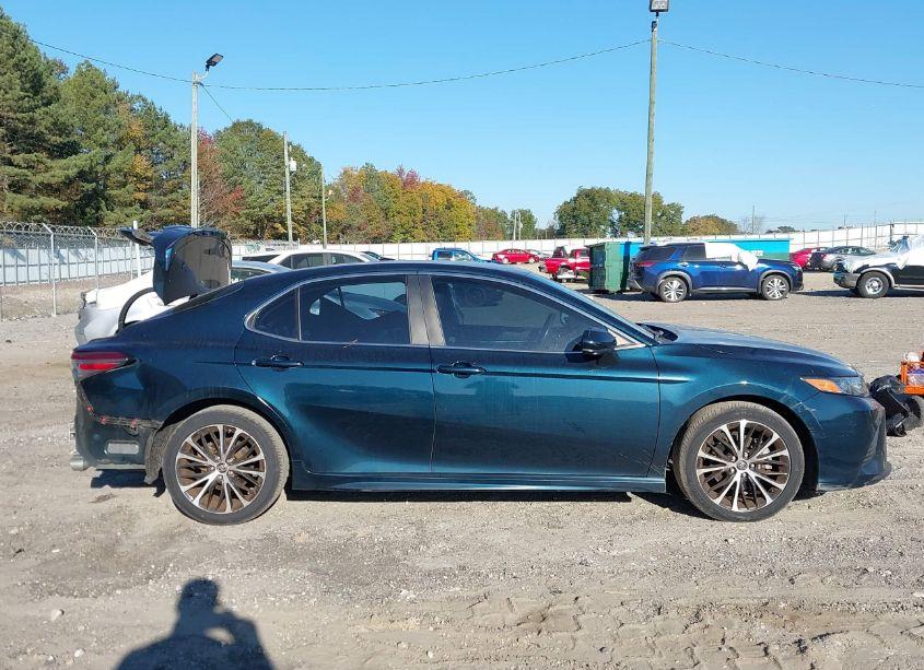 Photo 14 of 2018 Toyota Camry SE (VIN 4T1B11HK5JU669601)