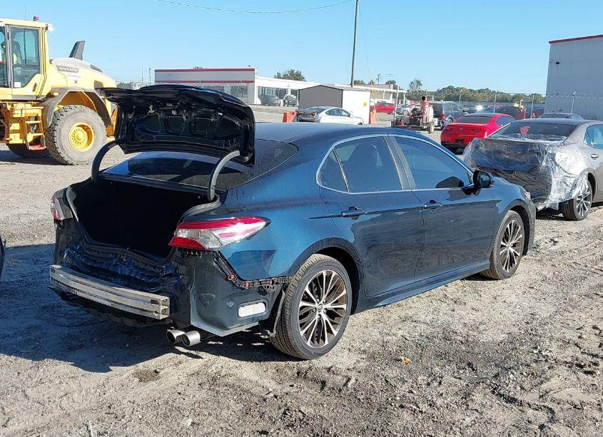 Photo 4 of 2018 Toyota Camry SE (VIN 4T1B11HK5JU669601)