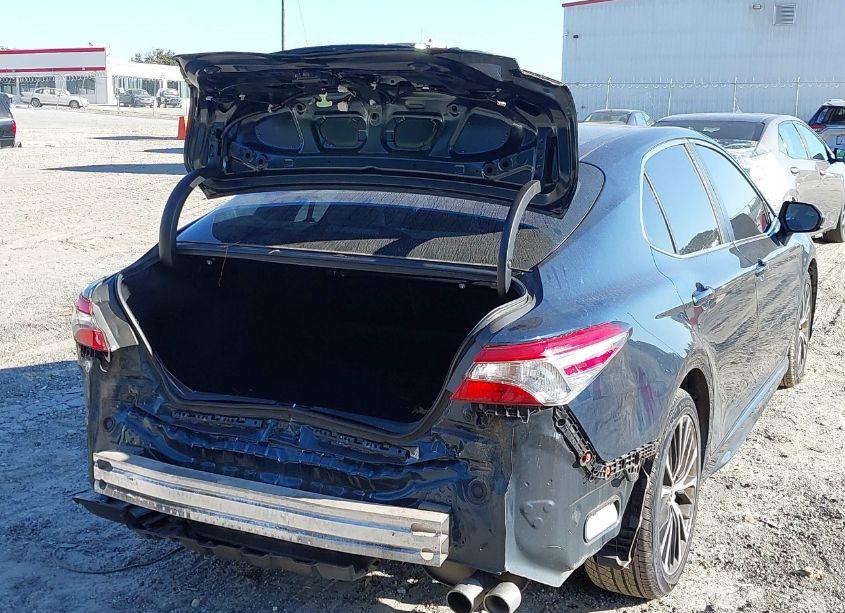 Photo 6 of 2018 Toyota Camry SE (VIN 4T1B11HK5JU669601)