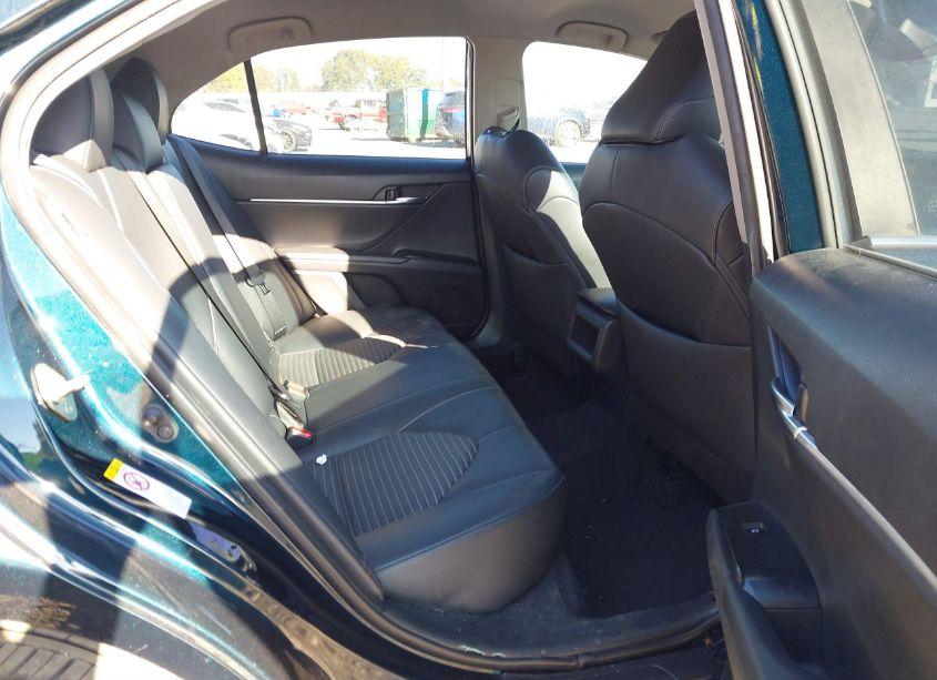 Photo 8 of 2018 Toyota Camry SE (VIN 4T1B11HK5JU669601)