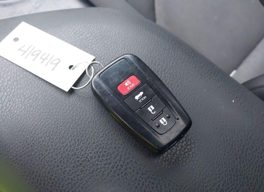 Photo 11 of 2018 Toyota Camry LE (VIN 4T1B11HK5JU676693)