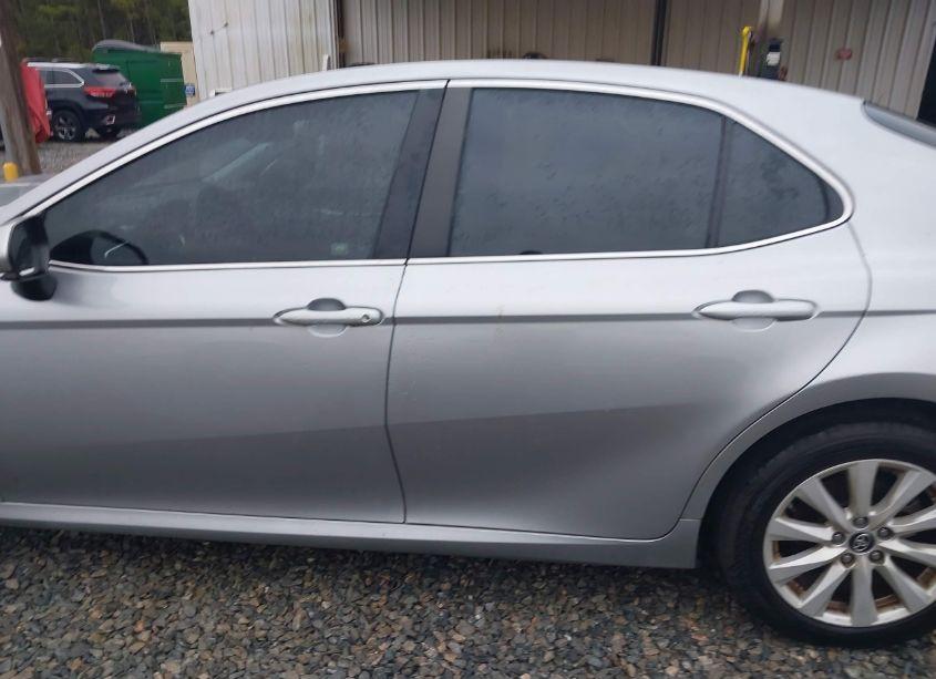 Photo 14 of 2018 Toyota Camry LE (VIN 4T1B11HK5JU676693)