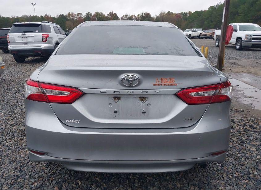 Photo 16 of 2018 Toyota Camry LE (VIN 4T1B11HK5JU676693)