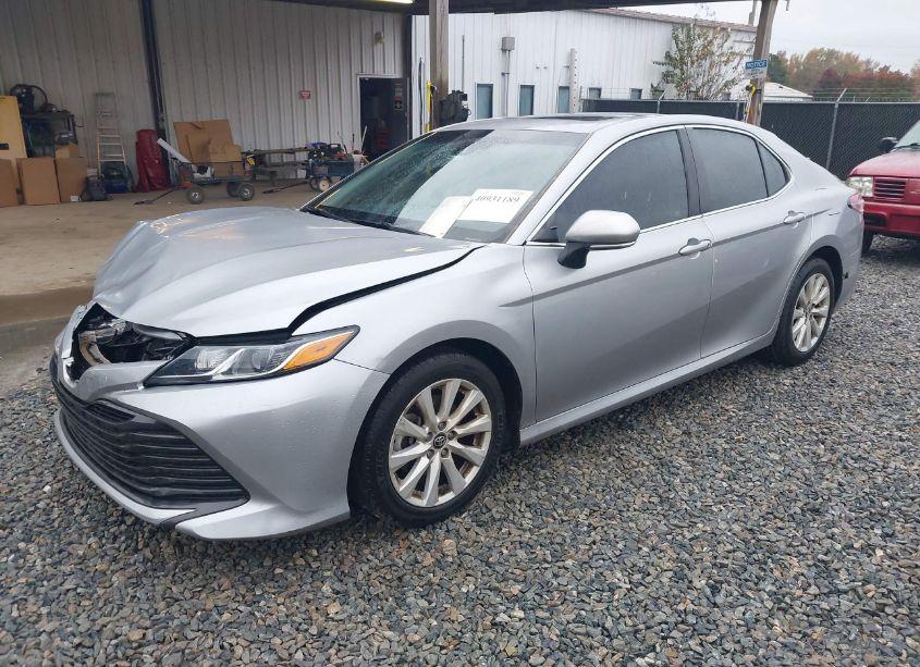 Photo 2 of 2018 Toyota Camry LE (VIN 4T1B11HK5JU676693)