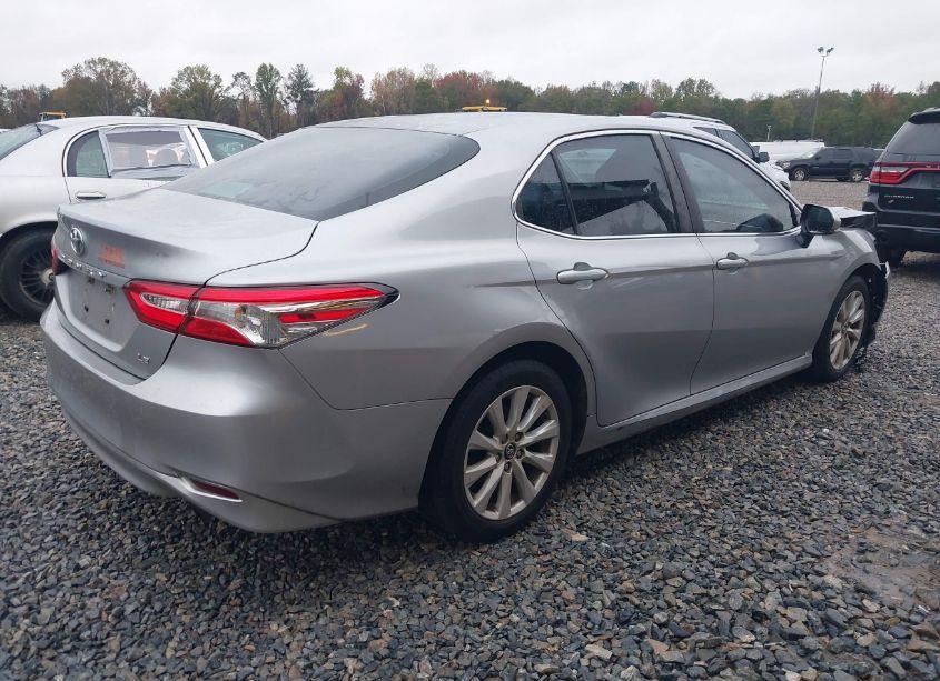 Photo 4 of 2018 Toyota Camry LE (VIN 4T1B11HK5JU676693)