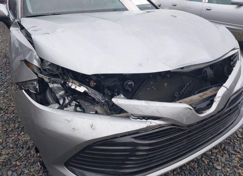 Photo 6 of 2018 Toyota Camry LE (VIN 4T1B11HK5JU676693)