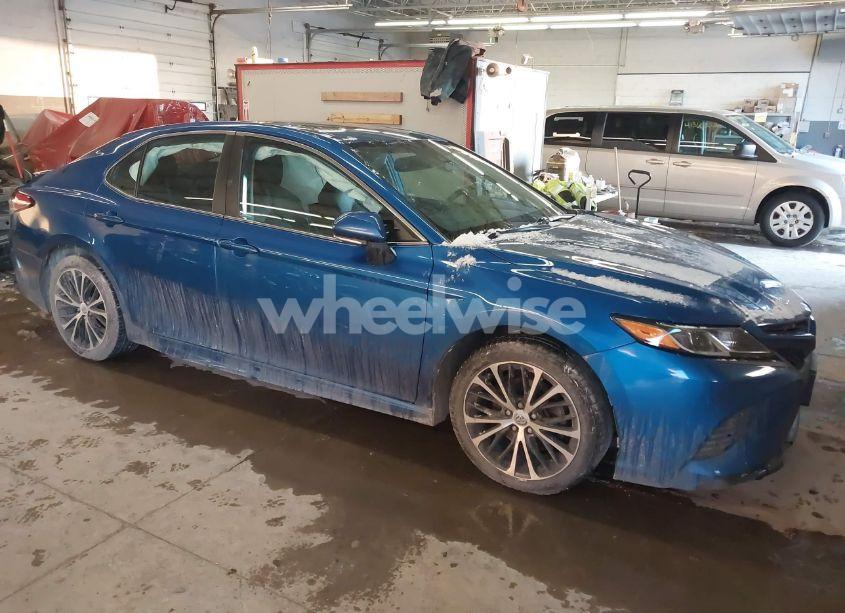 2019 Toyota Camry SE (VIN 4T1B11HK5KU159797) main photo