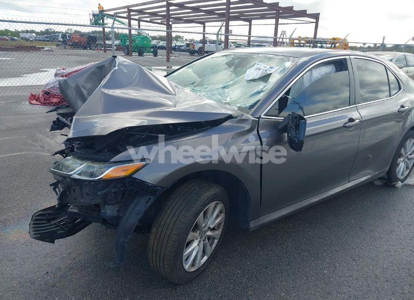 Photo 16 of 2019 Toyota Camry LE (VIN 4T1B11HK5KU195070)