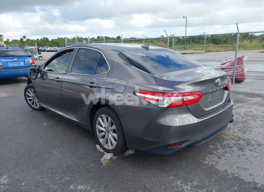 Photo 3 of 2019 Toyota Camry LE (VIN 4T1B11HK5KU195070)