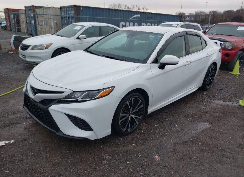 Photo 2 of 2019 Toyota Camry SE (VIN 4T1B11HK5KU199796)