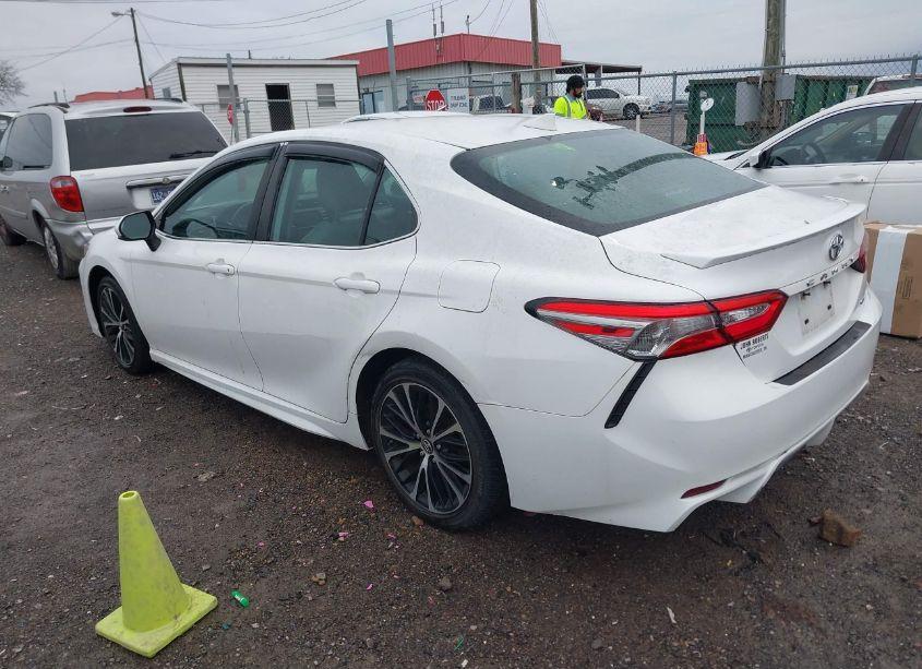 Photo 3 of 2019 Toyota Camry SE (VIN 4T1B11HK5KU199796)