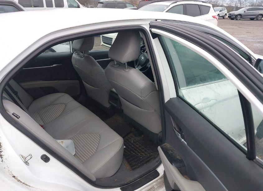 Photo 8 of 2019 Toyota Camry SE (VIN 4T1B11HK5KU199796)