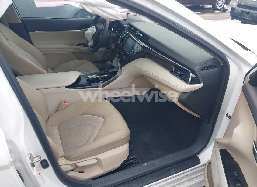 Photo 5 of 2019 Toyota Camry LE (VIN 4T1B11HK5KU204141)