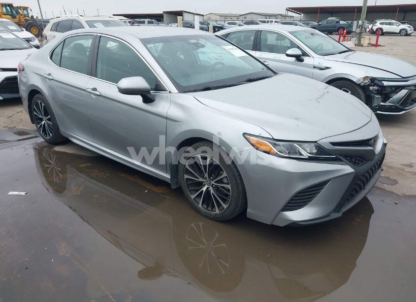 2019 Toyota Camry SE (VIN 4T1B11HK5KU207427) main photo