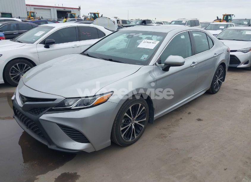 Photo 2 of 2019 Toyota Camry SE (VIN 4T1B11HK5KU207427)