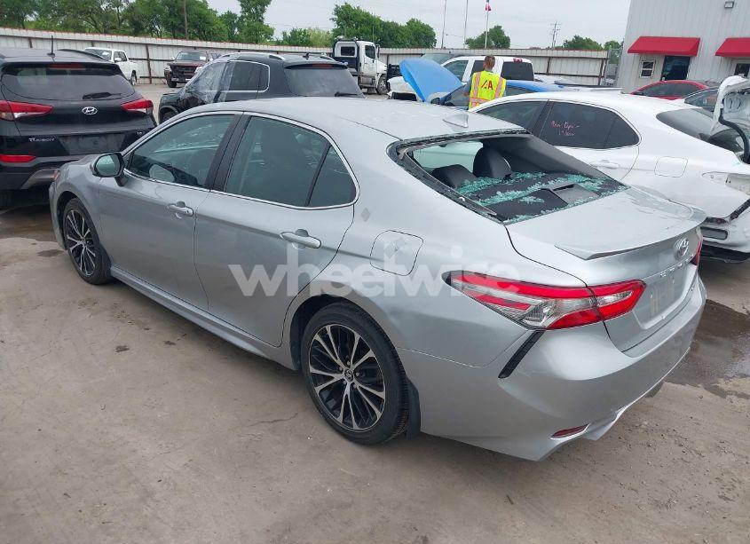 Photo 3 of 2019 Toyota Camry SE (VIN 4T1B11HK5KU207427)