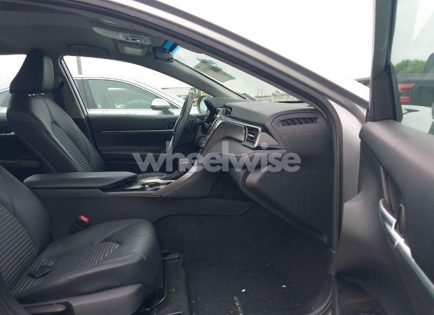 Photo 5 of 2019 Toyota Camry SE (VIN 4T1B11HK5KU207427)