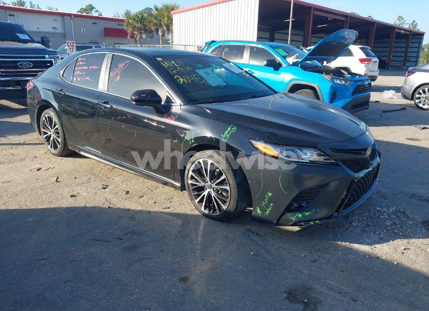 2019 Toyota Camry SE (VIN 4T1B11HK5KU212045) main photo