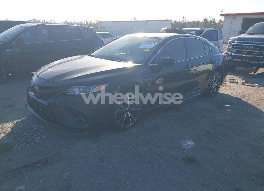 Photo 2 of 2019 Toyota Camry SE (VIN 4T1B11HK5KU212045)