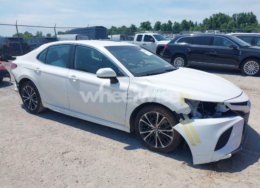 2019 Toyota Camry SE (VIN 4T1B11HK5KU217312) main photo