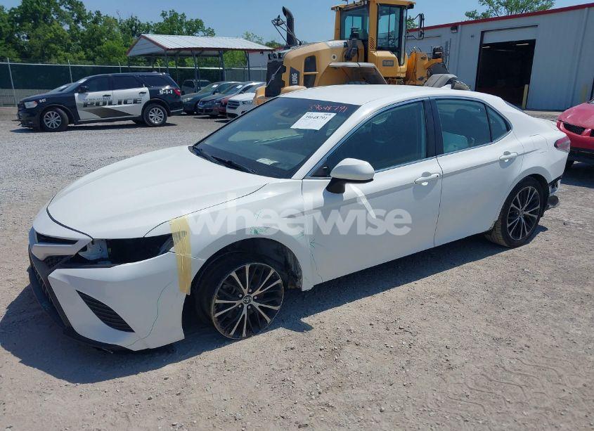 Photo 2 of 2019 Toyota Camry SE (VIN 4T1B11HK5KU217312)