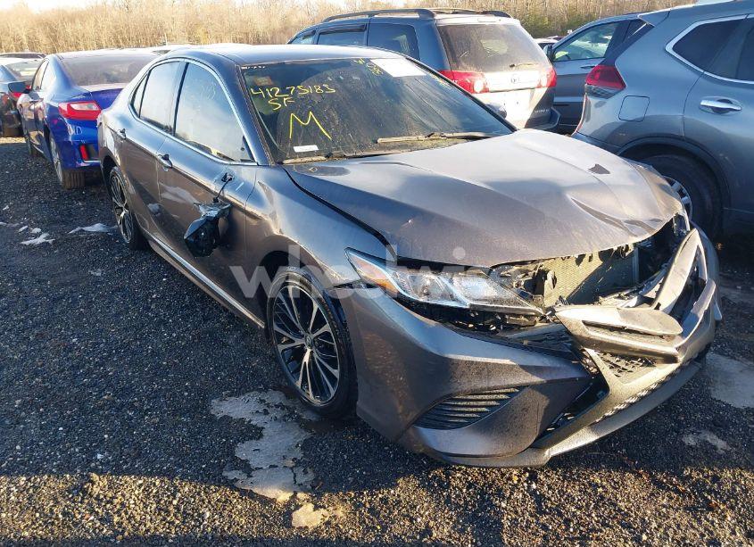 2019 Toyota Camry SE (VIN 4T1B11HK5KU221165) main photo
