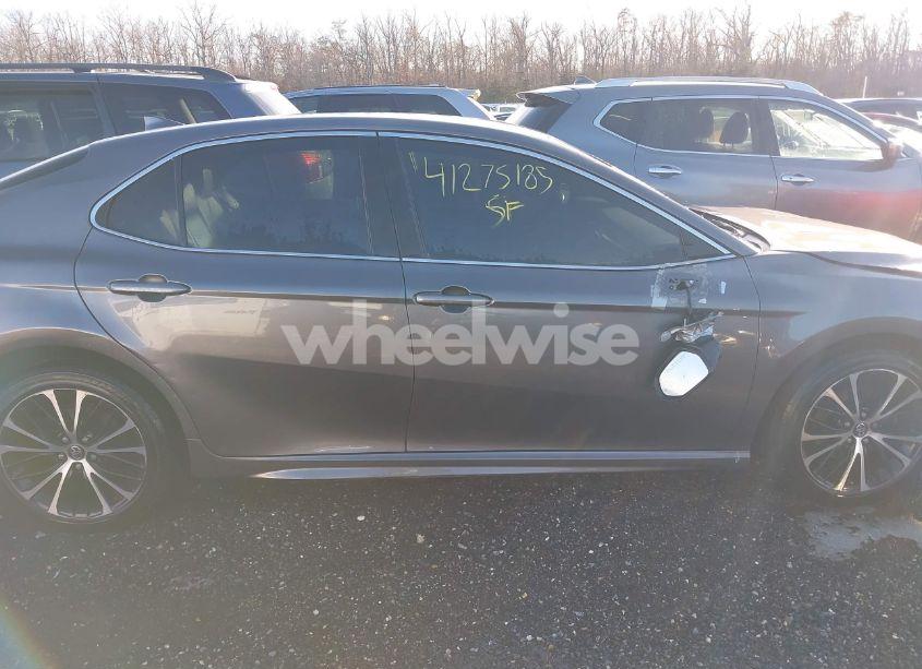 Photo 13 of 2019 Toyota Camry SE (VIN 4T1B11HK5KU221165)