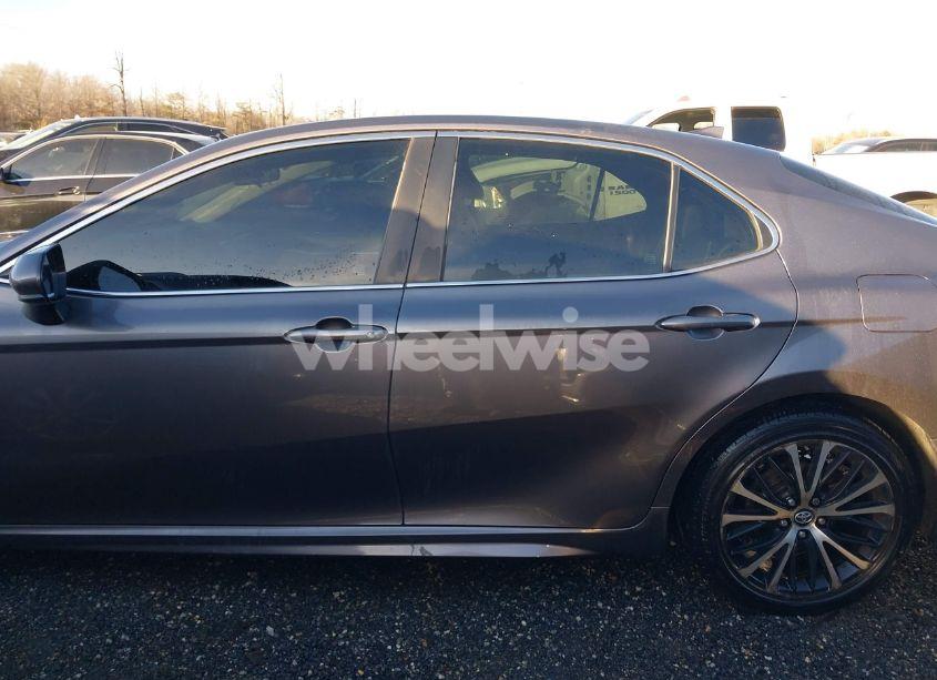 Photo 14 of 2019 Toyota Camry SE (VIN 4T1B11HK5KU221165)