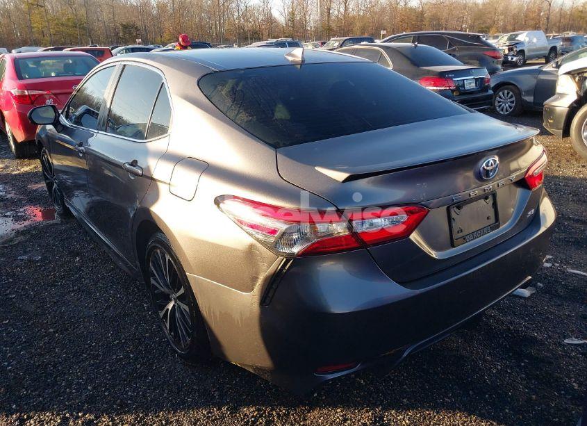 Photo 3 of 2019 Toyota Camry SE (VIN 4T1B11HK5KU221165)