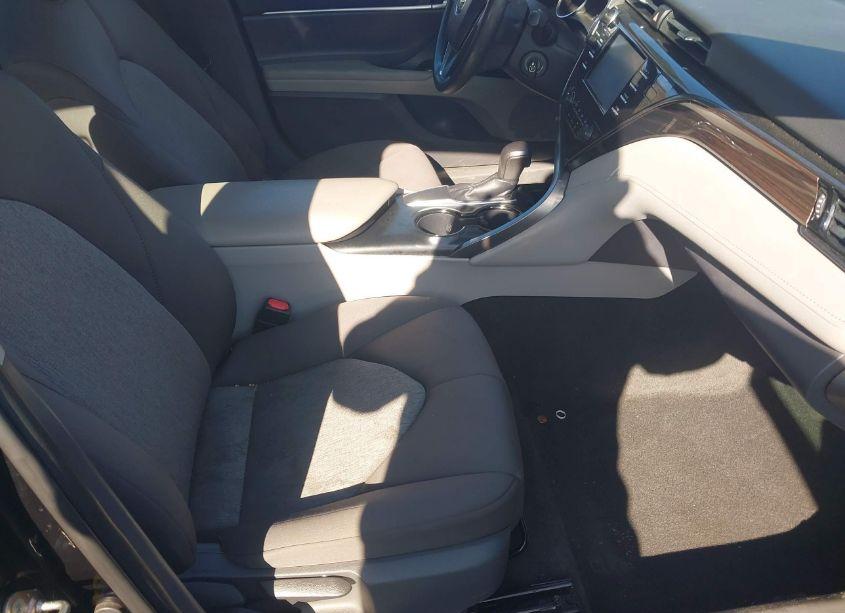 Photo 5 of 2019 Toyota Camry LE (VIN 4T1B11HK5KU245191)