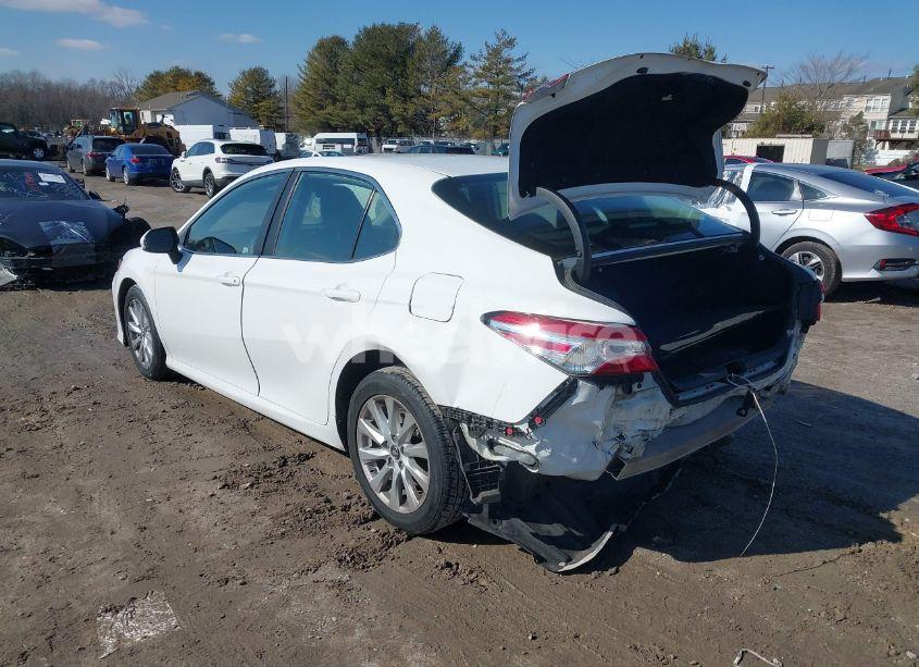 Photo 3 of 2019 Toyota Camry LE (VIN 4T1B11HK5KU253940)
