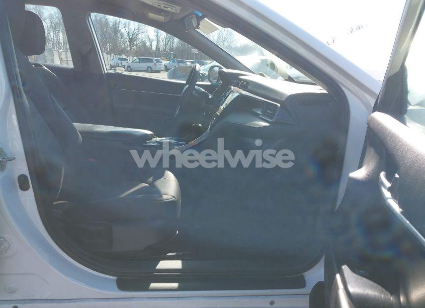 Photo 5 of 2019 Toyota Camry LE (VIN 4T1B11HK5KU253940)