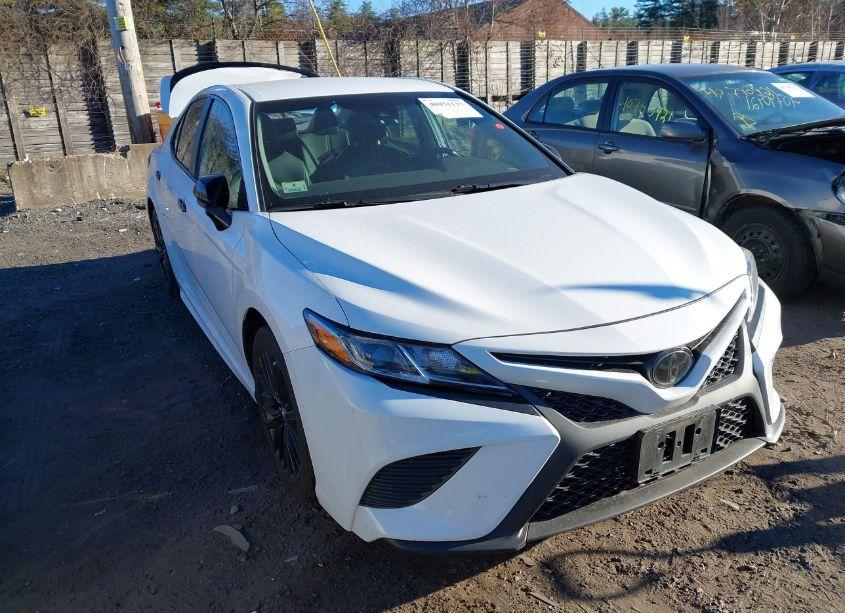2019 Toyota Camry SE (VIN 4T1B11HK5KU273671) main photo
