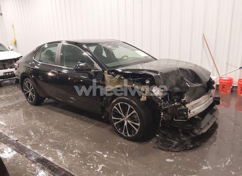 2019 Toyota Camry SE (VIN 4T1B11HK5KU279986) main photo