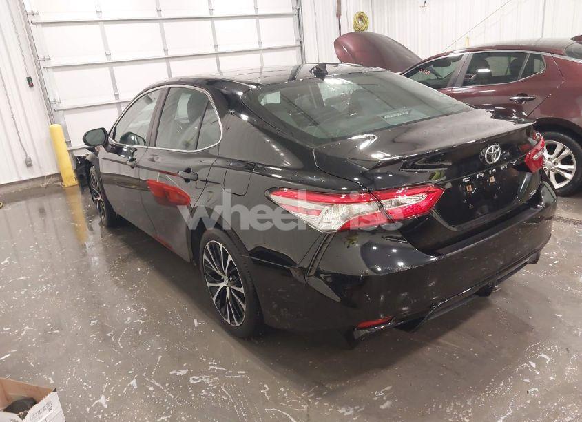 Photo 3 of 2019 Toyota Camry SE (VIN 4T1B11HK5KU279986)
