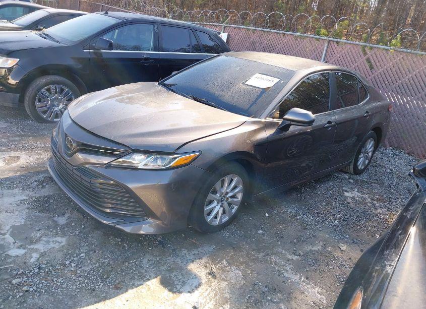 Photo 2 of 2019 Toyota Camry LE (VIN 4T1B11HK5KU289272)