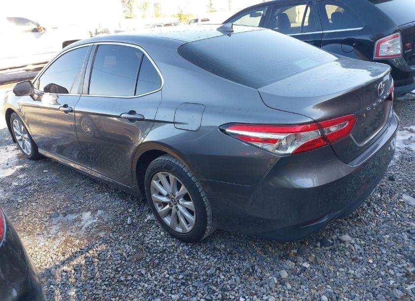 Photo 3 of 2019 Toyota Camry LE (VIN 4T1B11HK5KU289272)