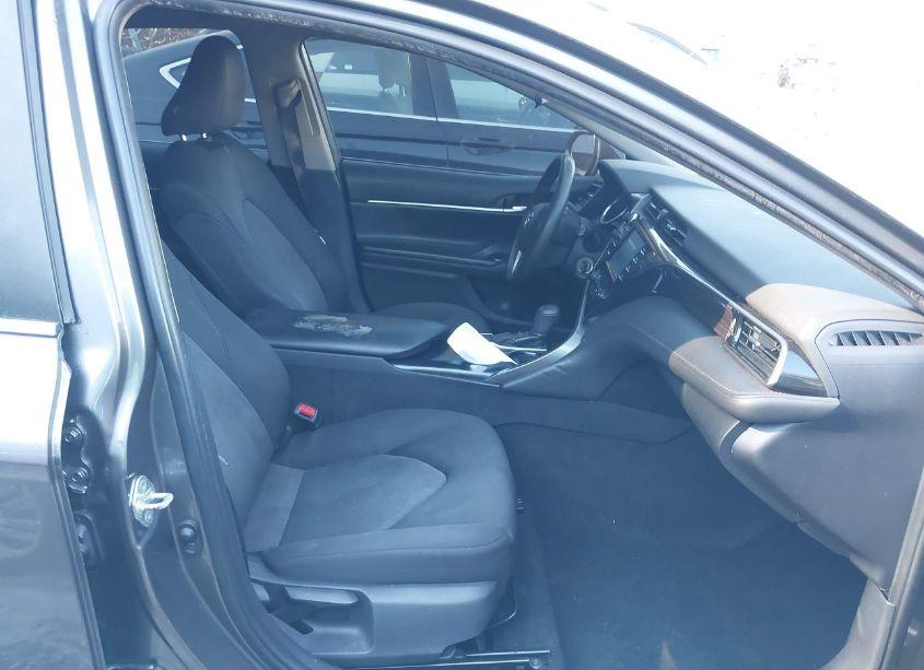 Photo 5 of 2019 Toyota Camry LE (VIN 4T1B11HK5KU289272)