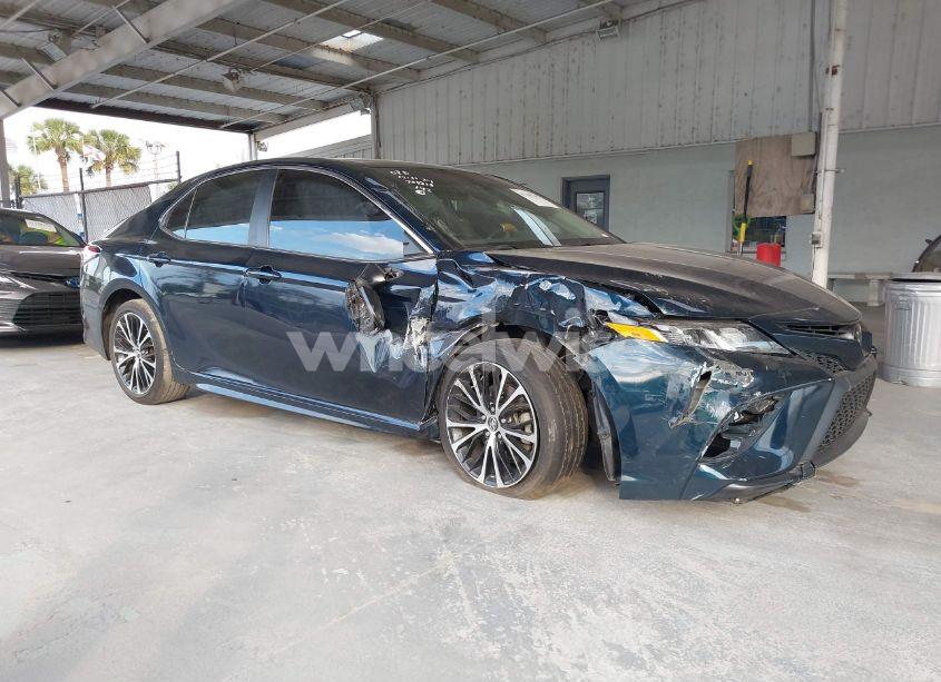 2019 Toyota Camry SE (VIN 4T1B11HK5KU295928) main photo