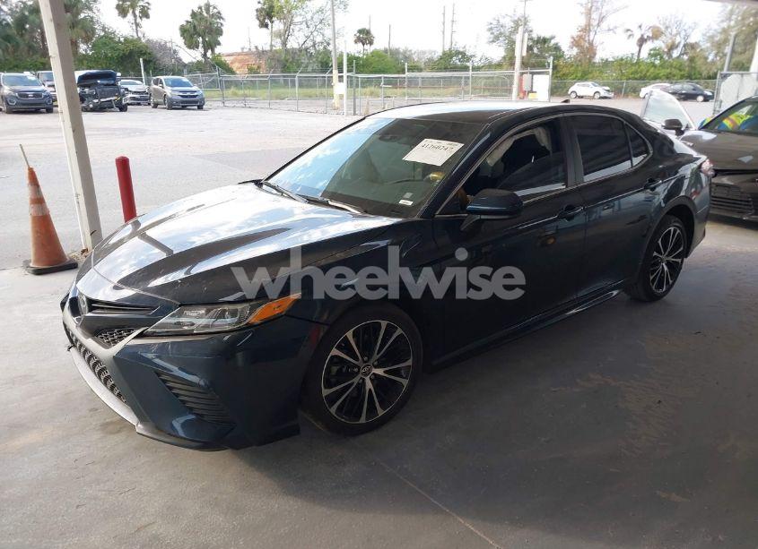 Photo 2 of 2019 Toyota Camry SE (VIN 4T1B11HK5KU295928)