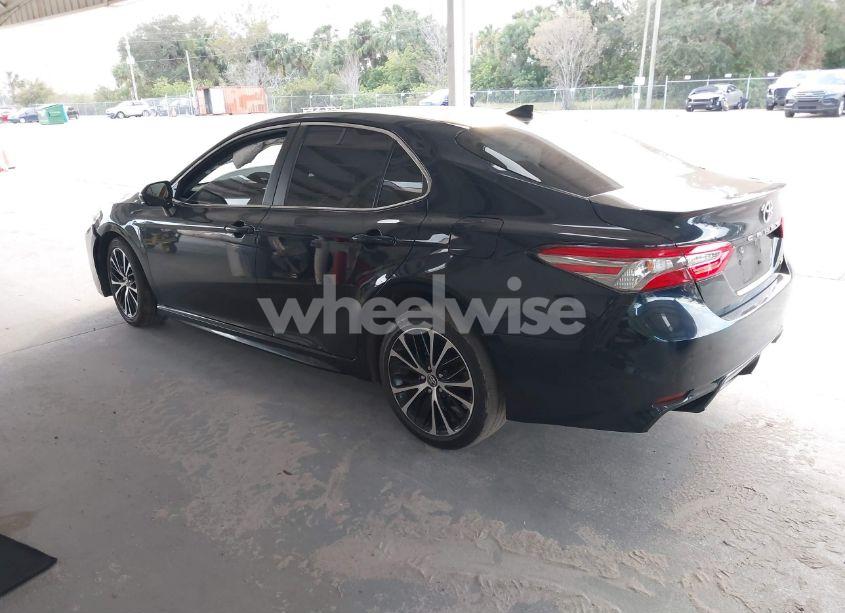 Photo 3 of 2019 Toyota Camry SE (VIN 4T1B11HK5KU295928)